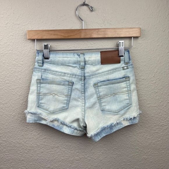 Girl's Lucky Brand Cuffed Raw Hem 2.5" Denim Riley Shorts in Light Wash … - Picture 2 of 8